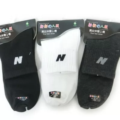 素色男女適用中性襪 學生襪 休閒襪 22-26CM顏色:黑