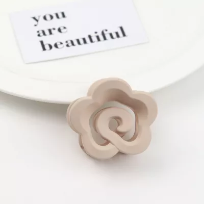 LOVE RECIPE 霧面茶花奶茶系抓夾 鯊魚夾 半頭 氣質 秋冬 茶花 霧面規格:奶咖色